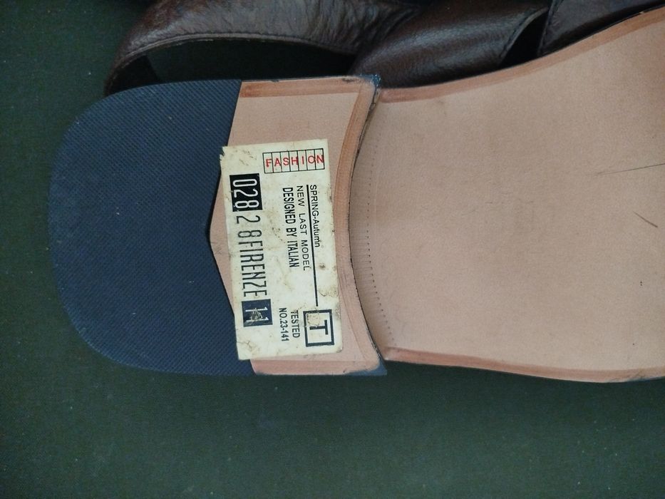 Продам кожаные тапочки.