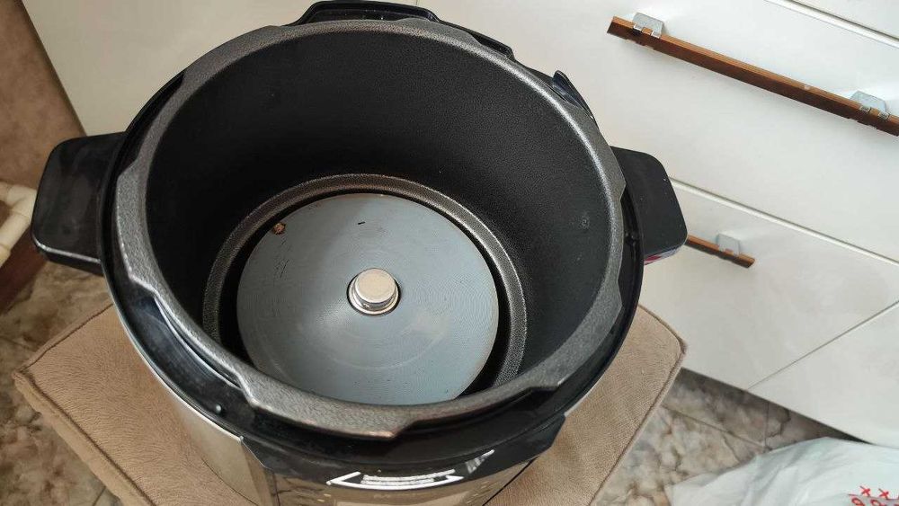 Продам мультиварку-скороварку(оригинал)