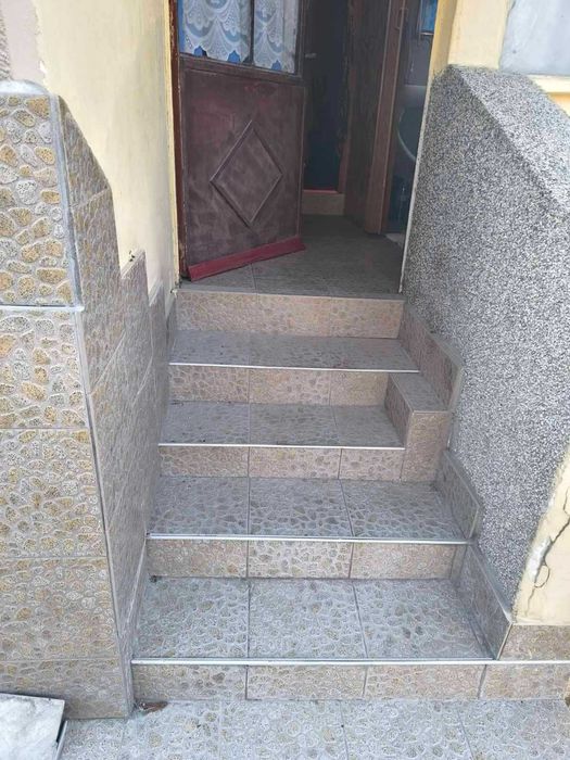 Продавам просторна къща с голям двор - гр. Димово