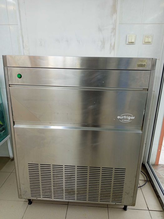 Ледогенератор машина за лед