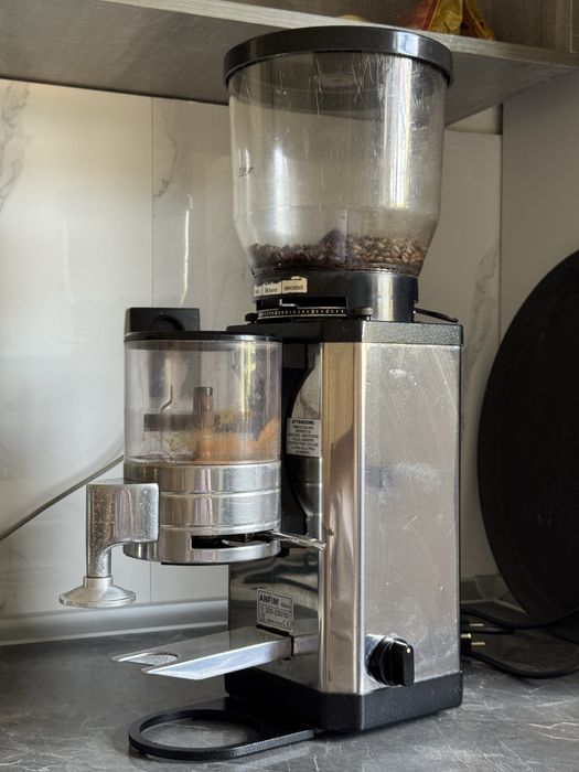 Продам кофемолку Anfim