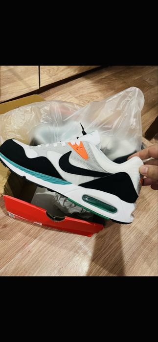 Продам новые кроссовки