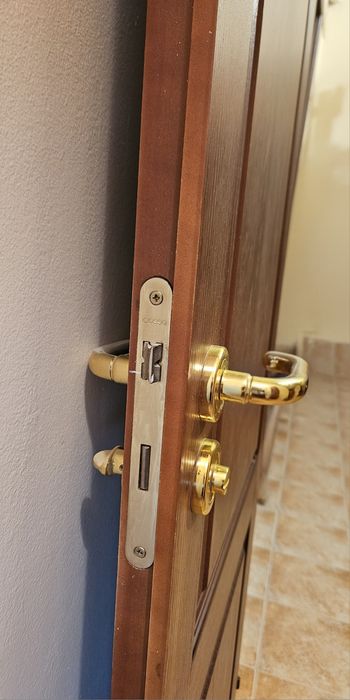 Интериорна врата