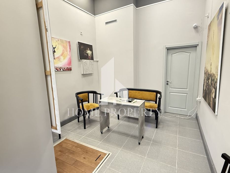 Отдава под наем Магазин в Център, 32 кв.м.