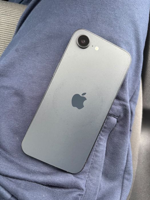 V/S Apple iPhone 16e