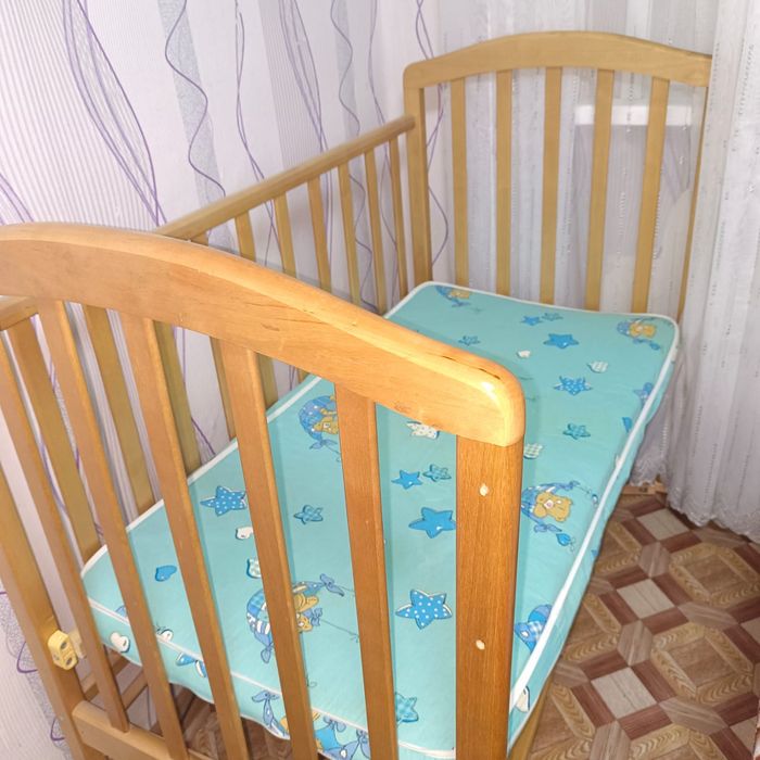 Детска кроватка.