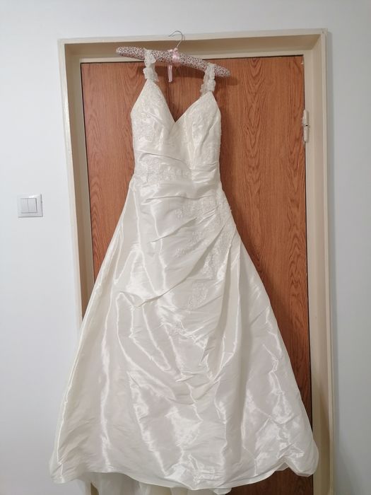 Vând rochie de mireasa Vera sposa cu trena.