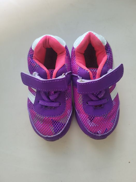 Кроссовки на девочку