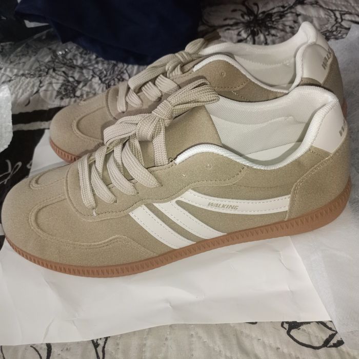 Новые кроссовки размер 41