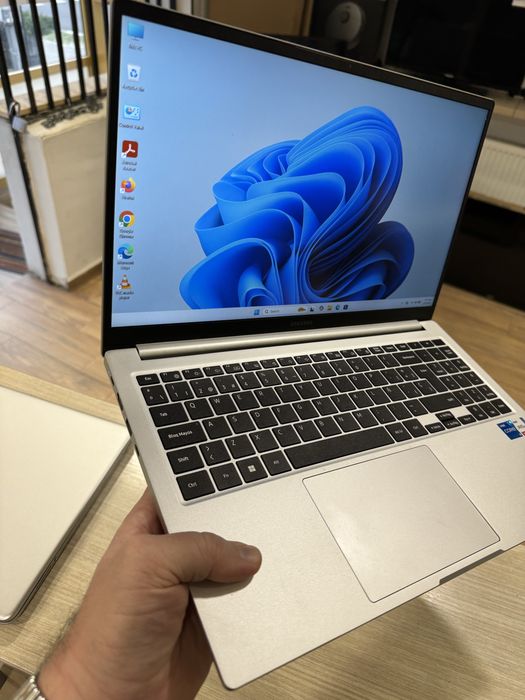 Samsung Galaxy Book 2, 15,6" FullHD, i5-1235U 4,4 GHz, 8GB , 512GB SSD