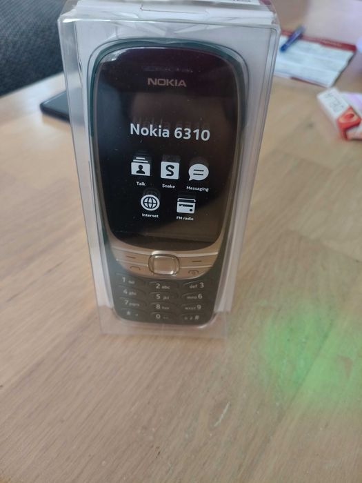 Nokia 6310.