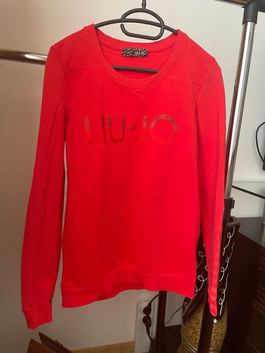 Блузи и пуловери