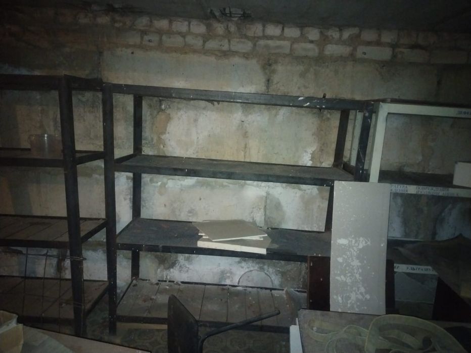 Продам стелажы срочно