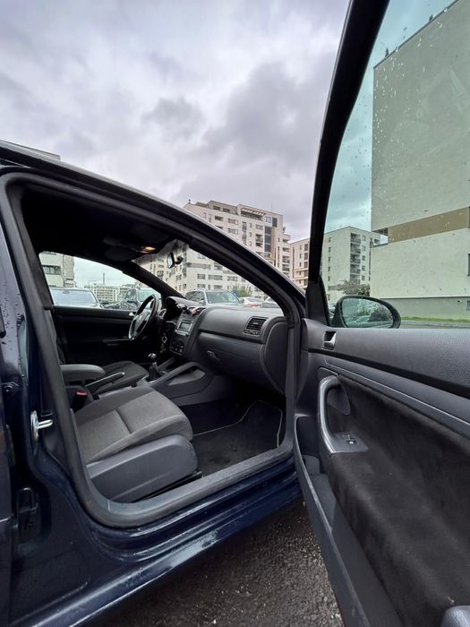 Vând  volkswagen golf 5