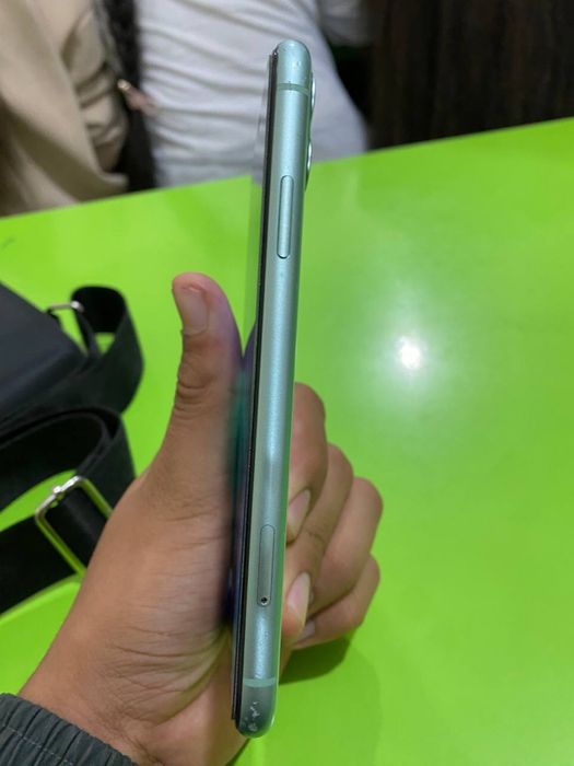 Iphone 11 sotiladi xolati alo polni radnoy karobka dak bor