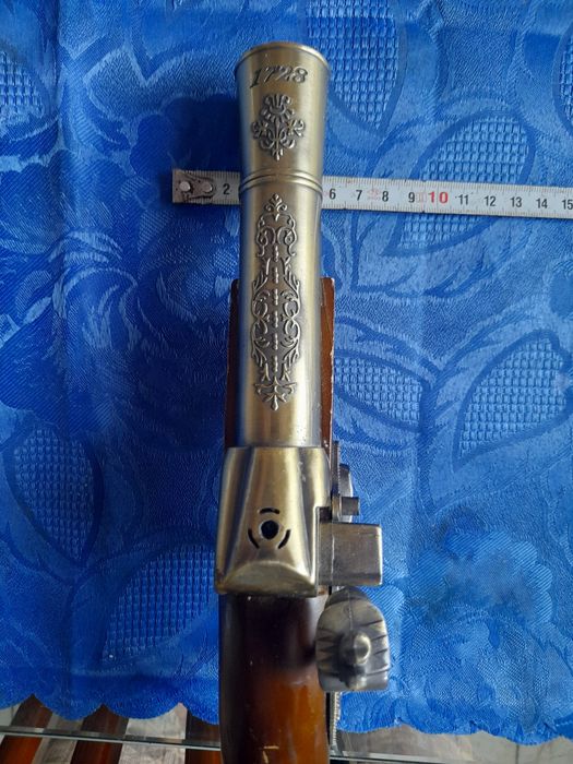 3 бр. Реплики на стари пищови и ретро лупа