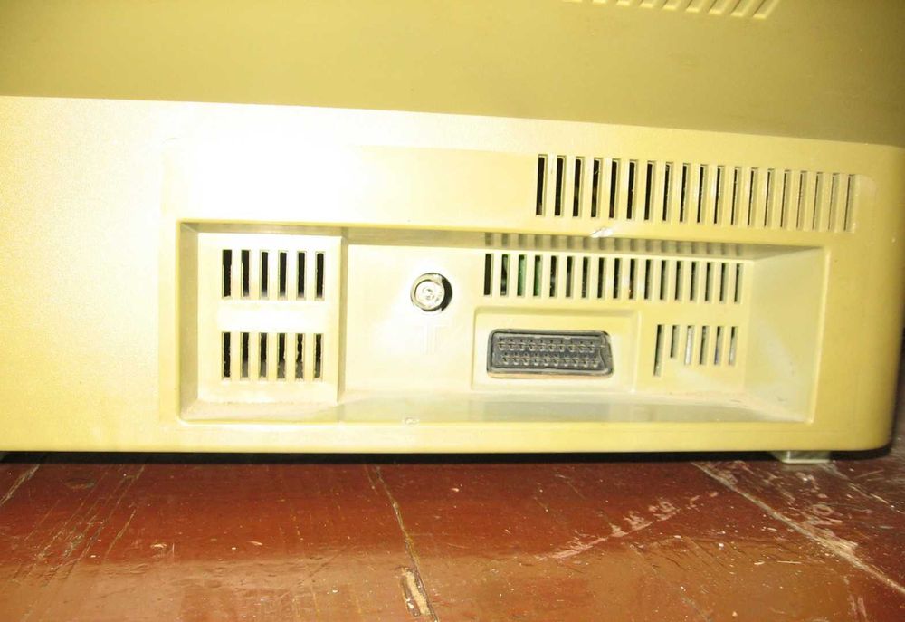 Два кинескопни телевизора Beko и Sony Trinitron