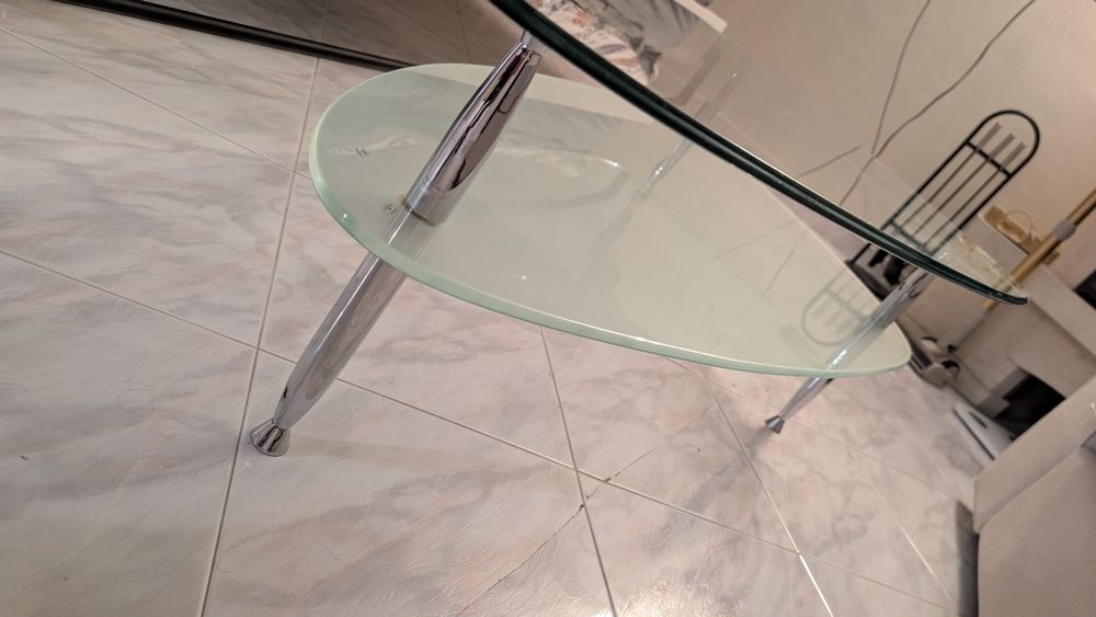 Стъклена маса на две нива
