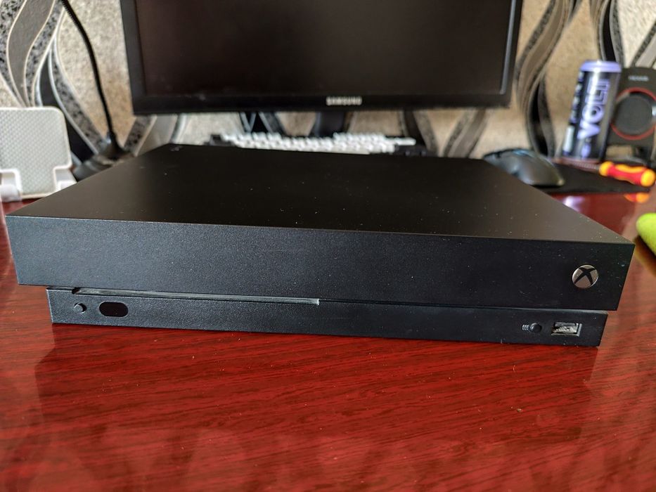Продам xbox one x