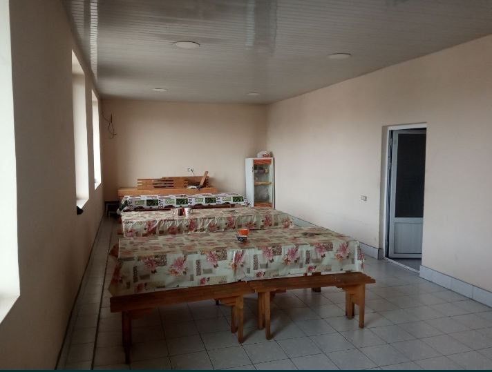 Жомий Алмазар земля 20 соток и здание 700 м2 продается