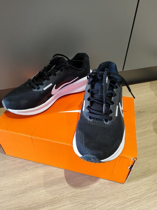 Кроссовки оригинал. 38 размер Новые