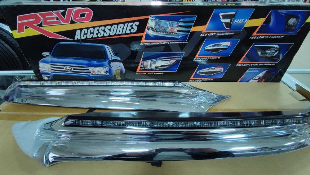 Накладки на пороги, хром накладки с ДХО, хром в ПТФ на Hilux (2015-)