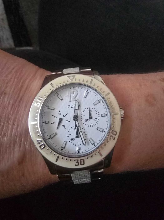 Дамски часовник GUESS