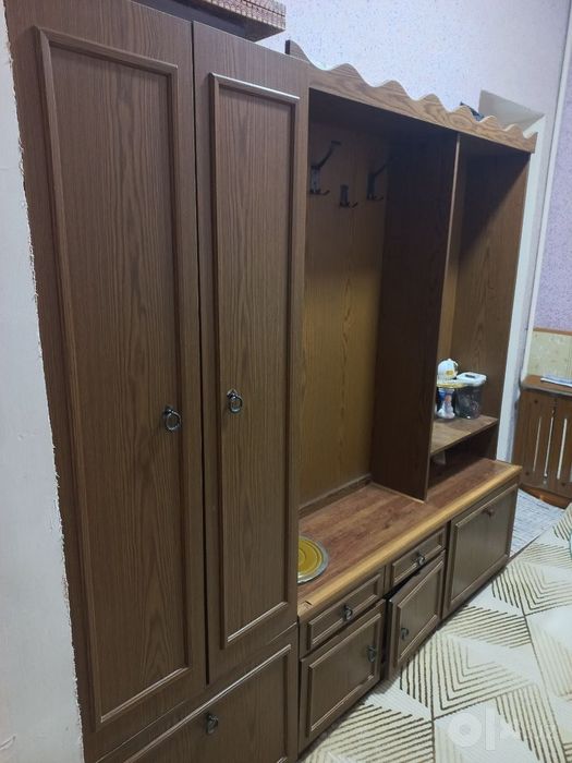 Продаётся прихожая стенка