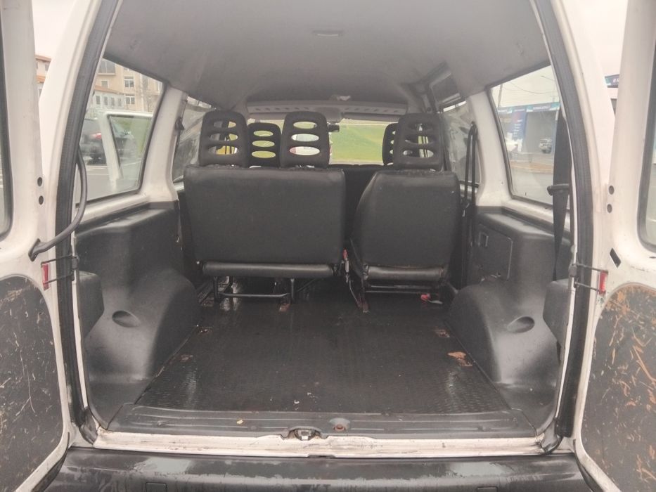 Vand pejo expert .an 2004 motor 2 liti hdi