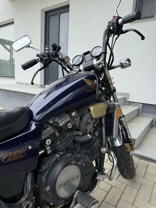 HONDA VF 750 CUSTOM stare foarte bună, înmatriculat.