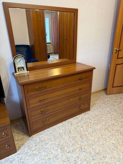 Продается спальный гарнитур