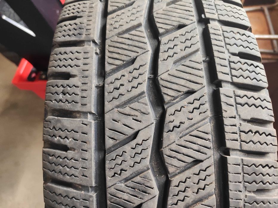 2бр.зимни гуми 235/65/16C Hankook