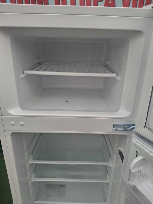 Хладилник с горна камера