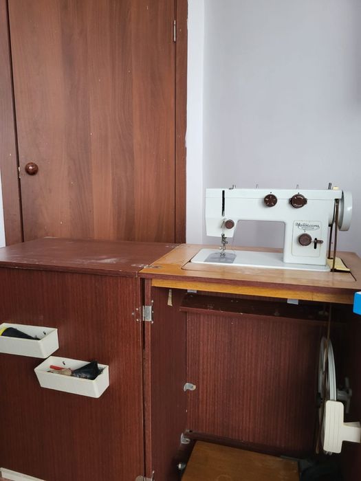 Продам швейную машинку