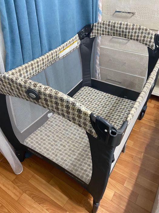 Манеж-кроватка Graco