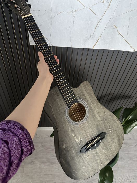 Акустическая гитара