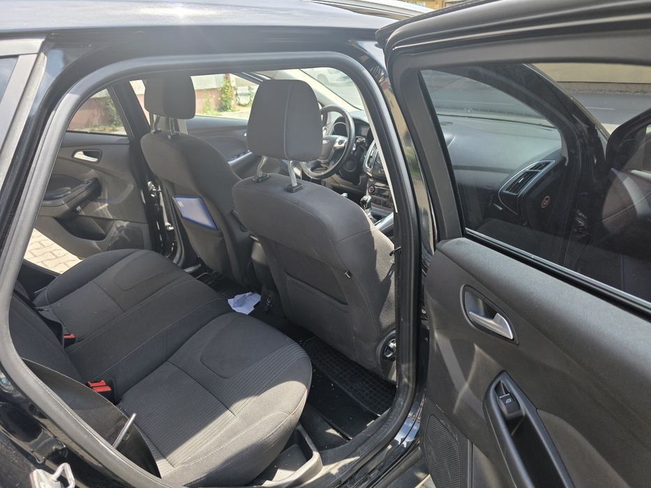 Vând   Ford  Focus  An 2013  în stare bună de funcționare.  Nu necesita nimic schimbata. Totul este schimbata