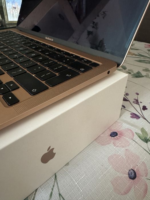 Аpple MacBook Air M1 (2020) – 8GB RAM / 256GB SSD / Петфектен