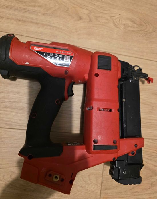 Такер пистолет Milwaukee M18 FN18GS
