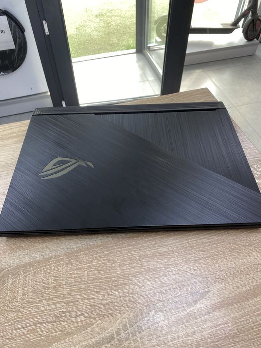 Asus Rog strix G712 (A4)