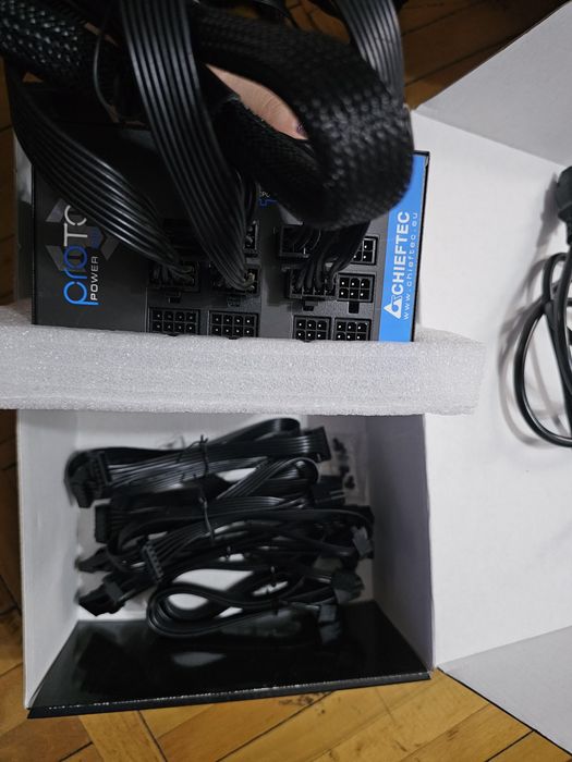 Sursă Chieftec Proton 1000W, modulară, 80+ Bronze
St