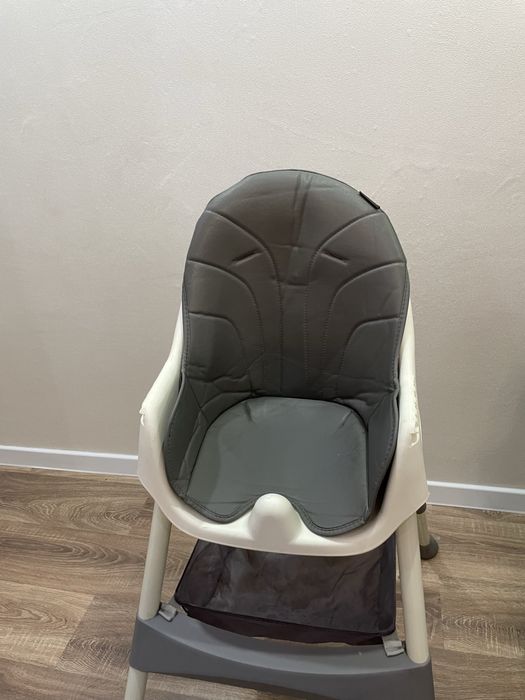 Детский стол для кормления .