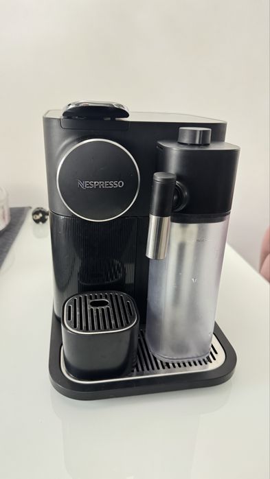 NESPRESSO DeLonghi Gran Lattissima EN 650B