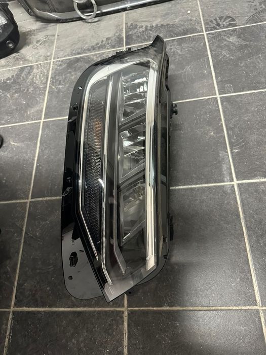 Ляв и десен фар Volkswagen Tiguan 2021-2024