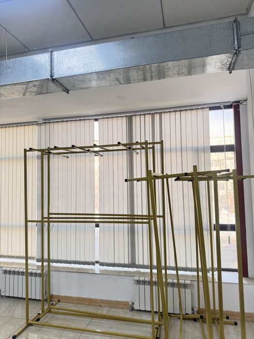 Торговое оборудование для бутика одежды, отличное состояние