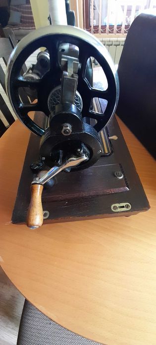 Работеща шевна машина