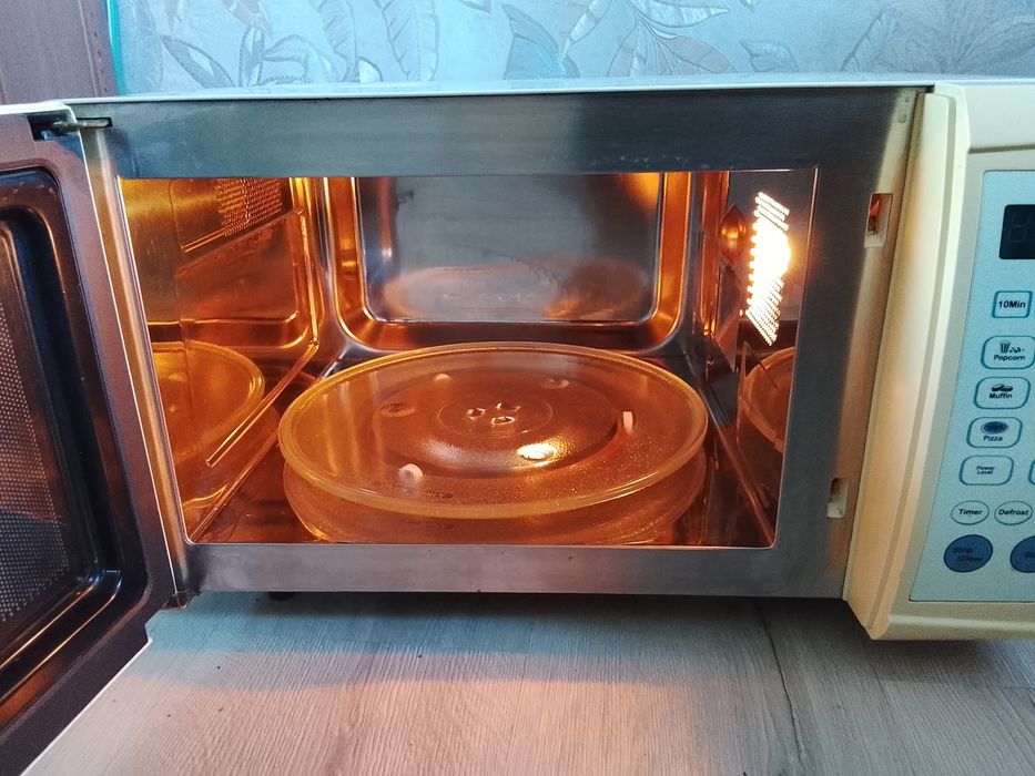 Микроволновая печь с грильем