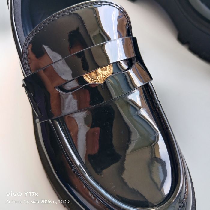 Лакированный лофер  от Zara.   размер 35