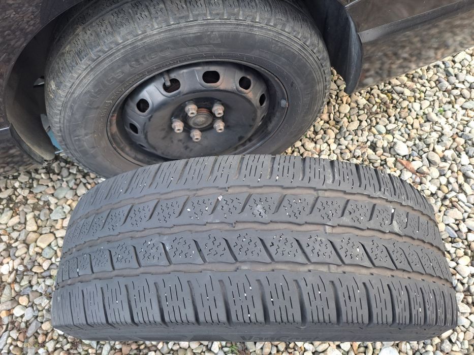 Jante pentru rezervă R16 6J×16H2 ET50 + Anvelope 215/65 R16C