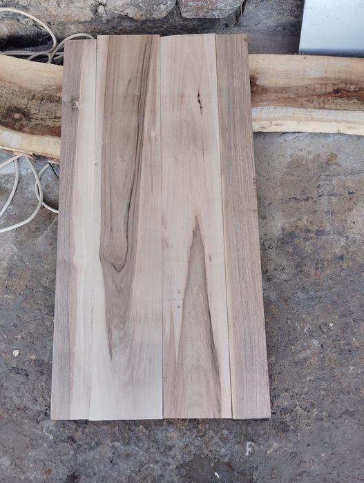 Vând cherestea de Nuc